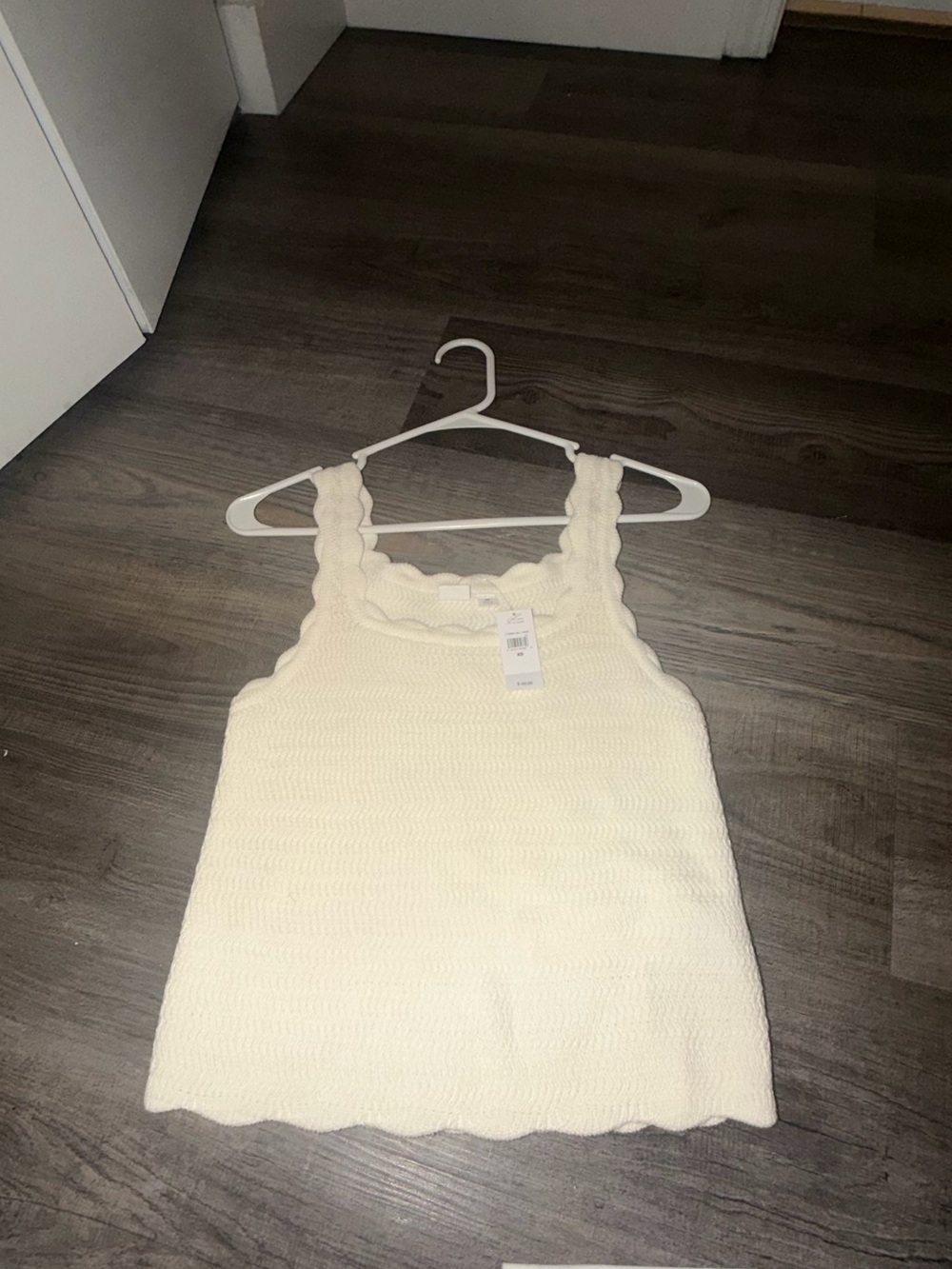GAP Cream Scalloped Knit Tank Top - Women's